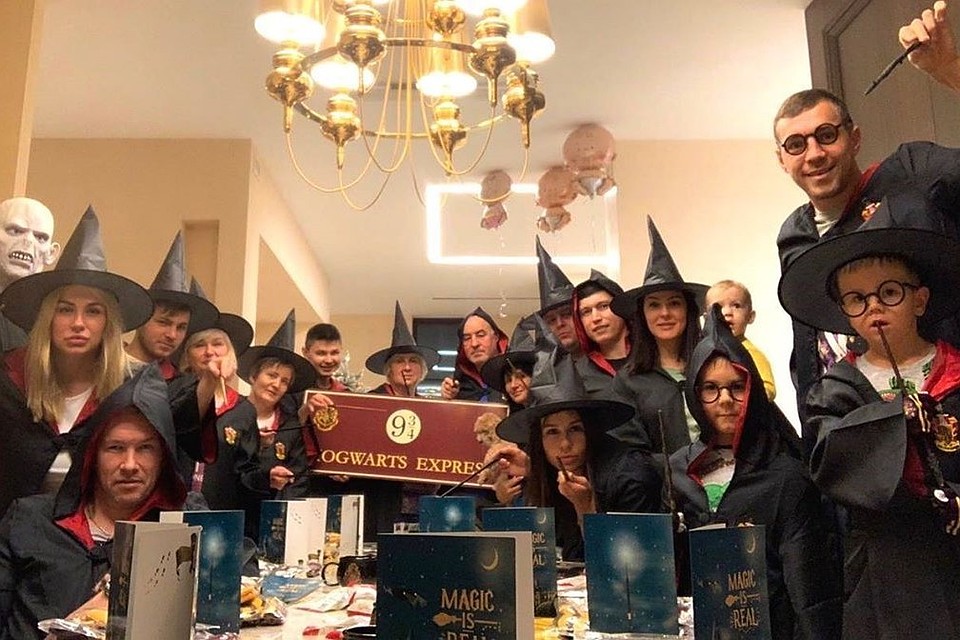 Дзюба поздравил подписчиков с Рождеством в костюме из "Гарри Поттера". Фото: instagram.com/artem.dzyuba