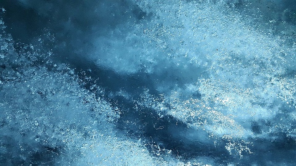 Сургутские водители недовольны работой коммунальных служб в период гололеда