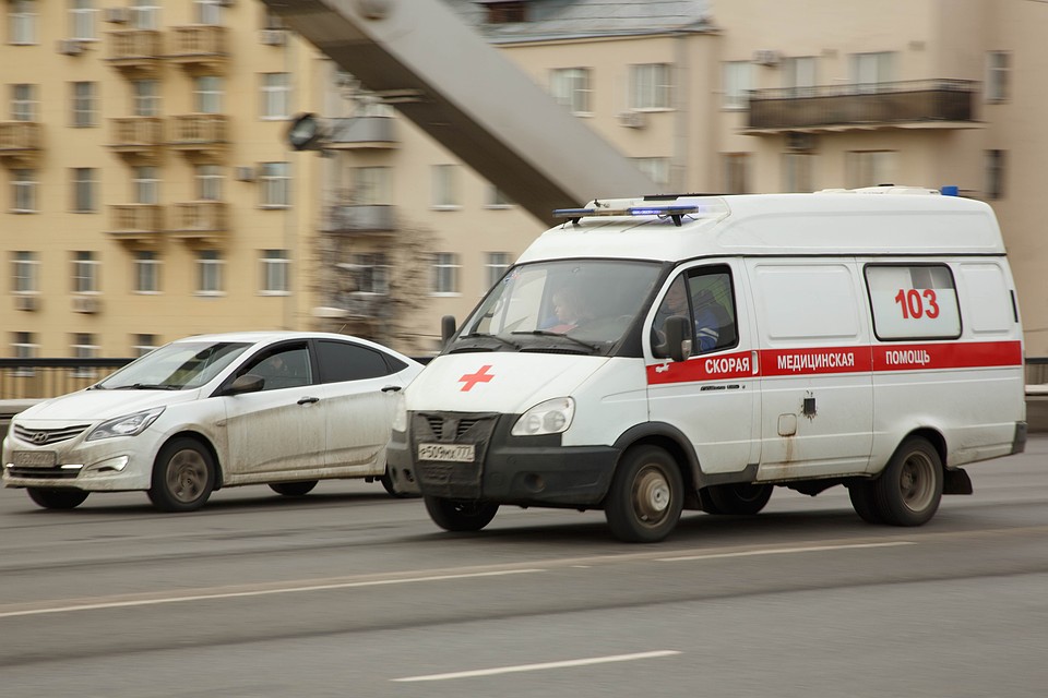 Тело журналиста нашли под окнами около подъезда
