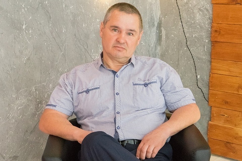 Мужчина утверждает, что его незаконно задержали, а полиция настаивает на обратном