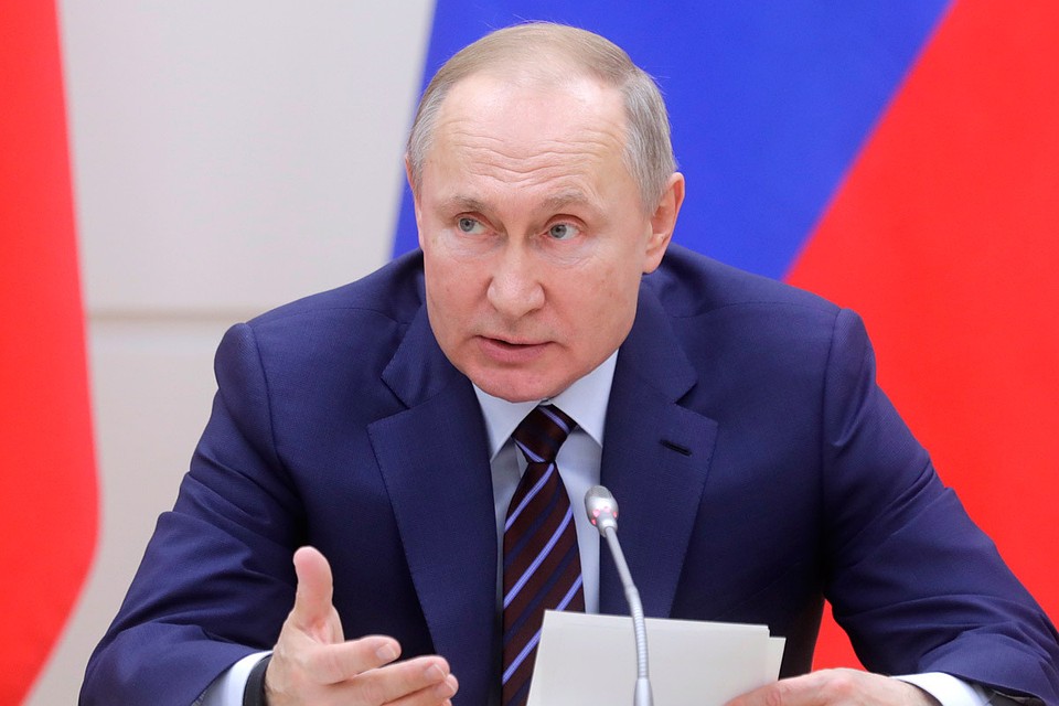 Президент РФ Владимир Путин во время выступления в Ново-Огарево на встрече с членами рабочей группы по подготовке предложений о внесении поправок в Конституцию РФ. Фото Михаил Метцель/ТАСС