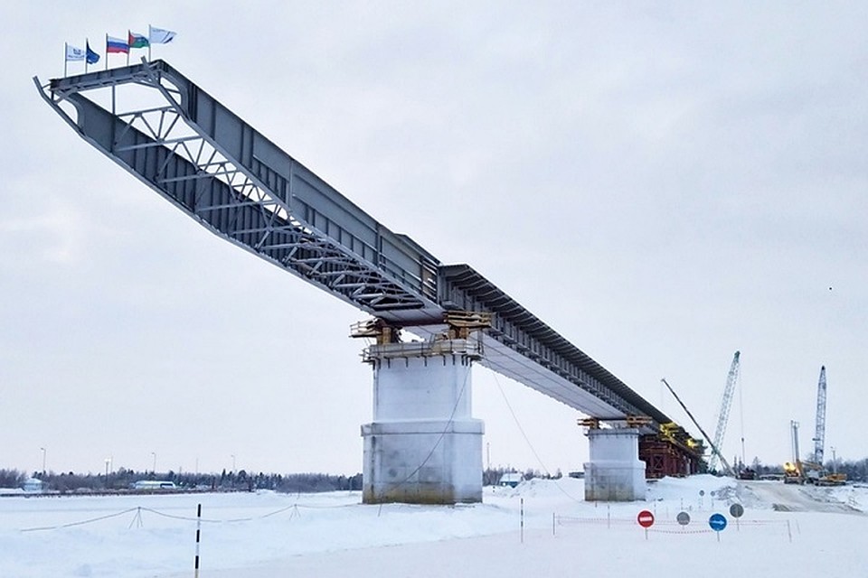 Стартовал новый этап в строительстве моста через реку Пур Фото: yanao.ru