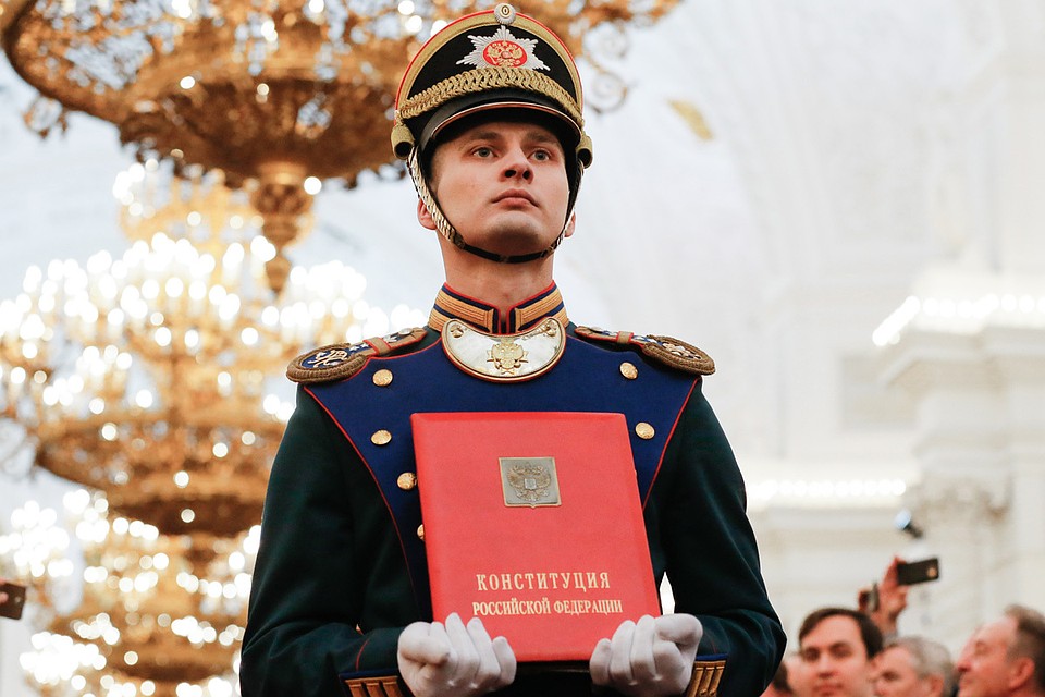 В Москве продолжается работа по подготовке предложений о внесении поправок в Конституцию России. Фото: Александр Земляниченко/ТАСС
