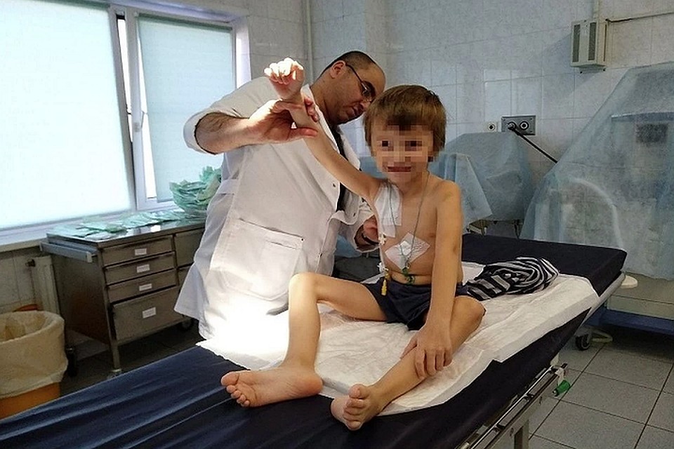 Сейчас Тимофей вместе с мамой, папой и старшей сестренкой ведет активный образ жизни. Фото: ФГБУ «Национальный медицинский исследовательский