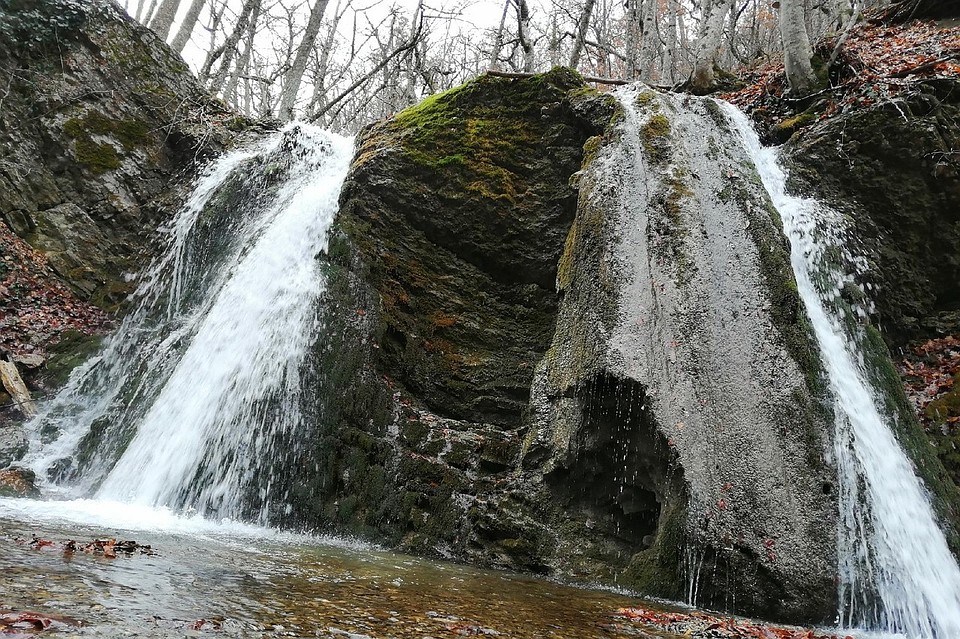 Водопад Головкинского находится в окрестностях Алушты.