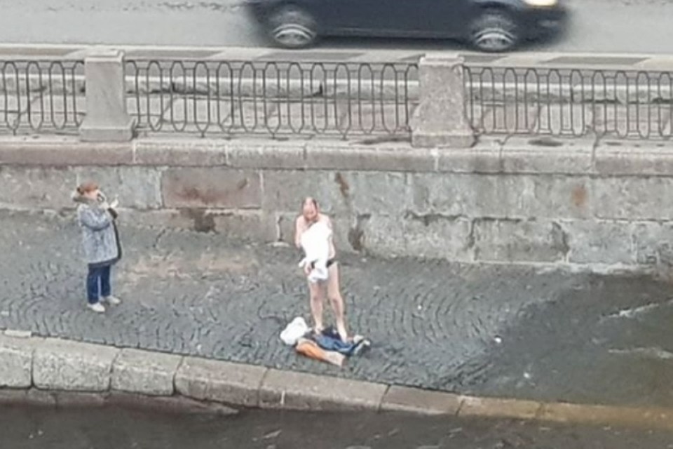 Гость Петербурга решил, что мужчина искупался в Крещение Господне. Фото: instagram.com/levkwon