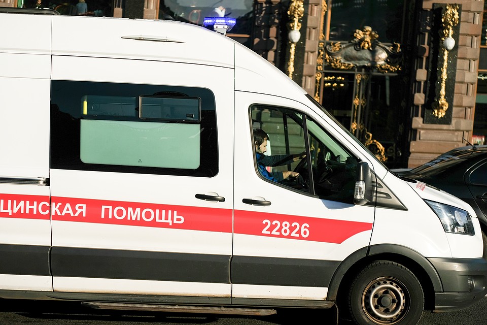 В сгоревшей квартире в Ленобласти нашли обугленный труп и женщину с порезанной шеей