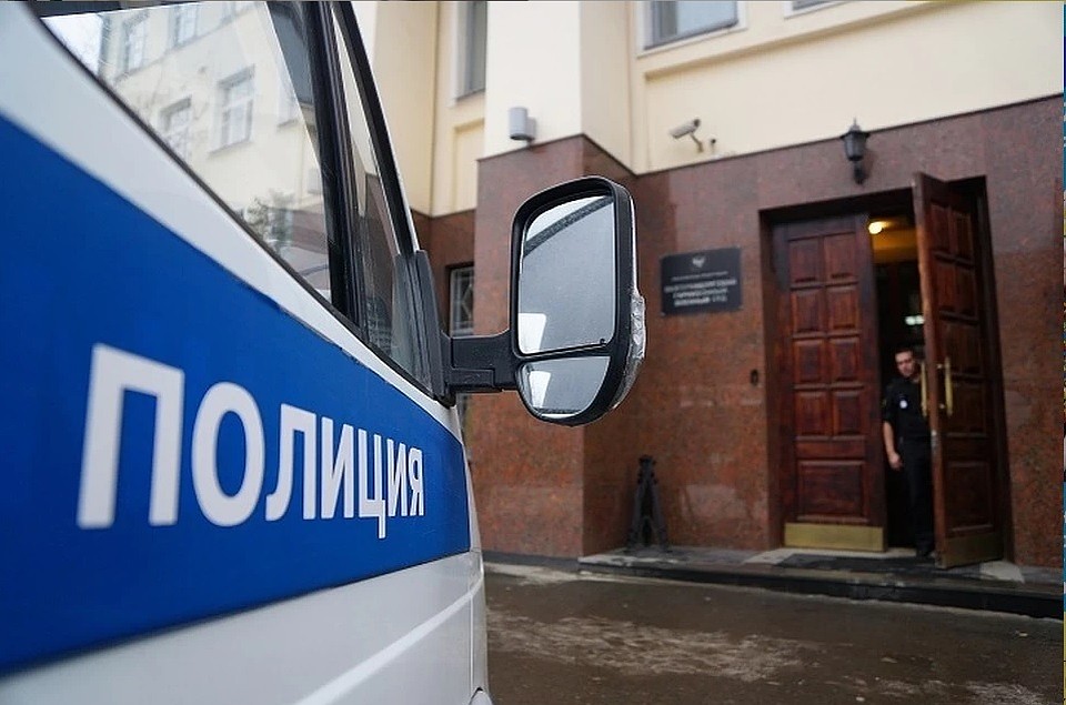 Мужчину передали в руки полицейских