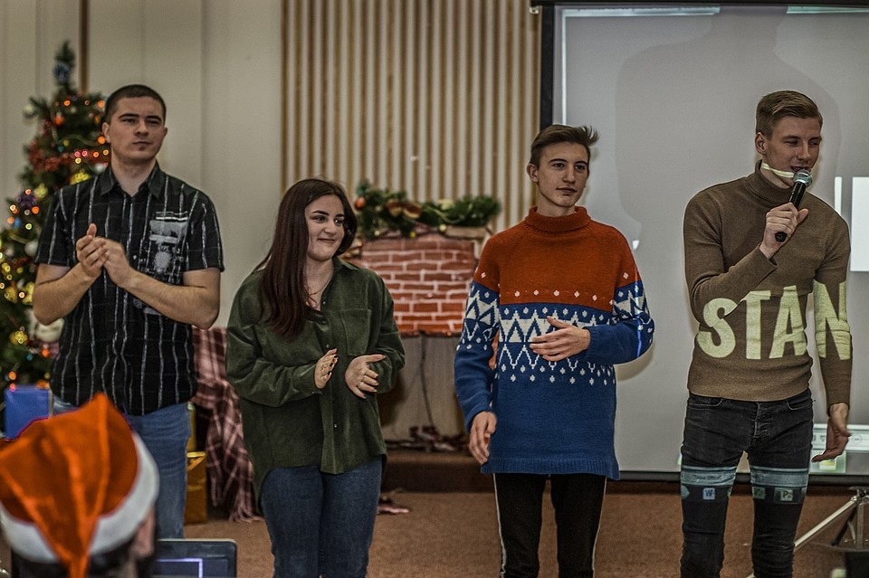 Программа Stand Up «4 комика»: Дмитрий Севрюк, Анастасия Едигарова (резидент Ростовского Стендап клуба), Ярослав Донуца и Николай Мезенцев (слева на право). Фото: ВКонтакте
