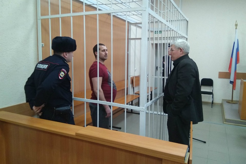 Павел Бражников рассказал: думал, что спирт нормальный. Однако сам пробовать его почему-то не стал.