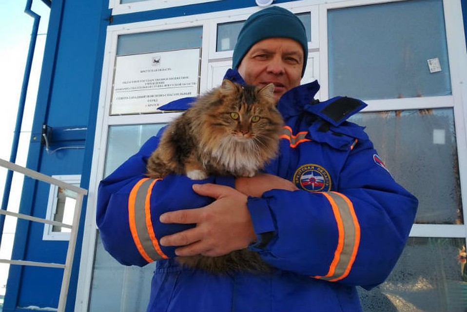 ЧС-ка на руках у начальника поисково-спасательного отряда Сергея Журавлева. Фото: предоставлено Сергеем Журавлевым.
