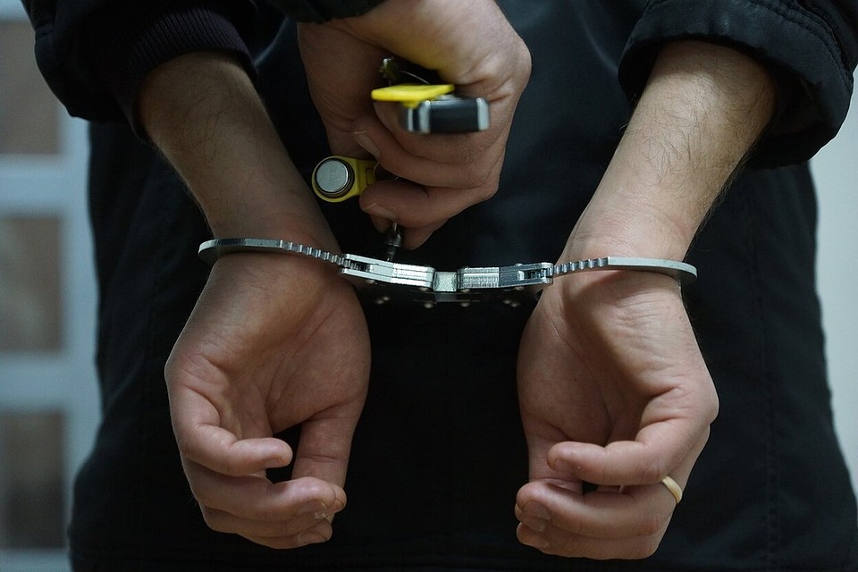 Задержанного передали сотрудникам полиции.