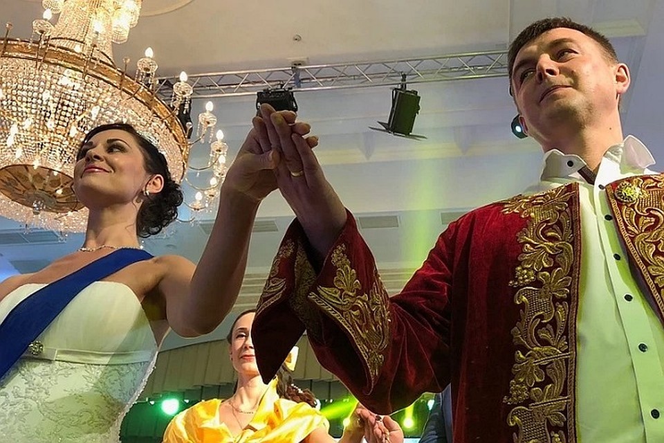 Жители Голышманово станцуют вальс и полонез в нарядах XIX века