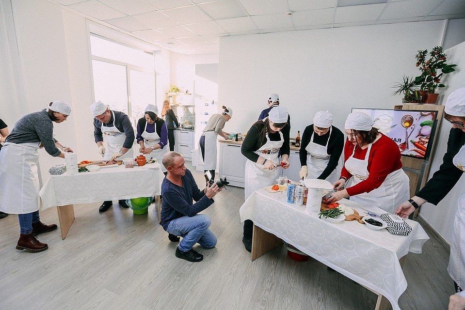 Две команды журналистов соревновались в искусстве фудпейринга. Фото: пресс-служба компании "Балтика"