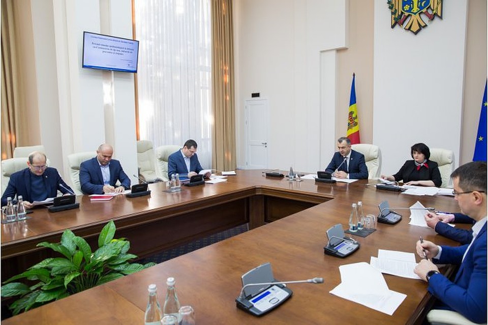 Премьер-министр объяснил, с чем связаны задержки зарплат в Молдове