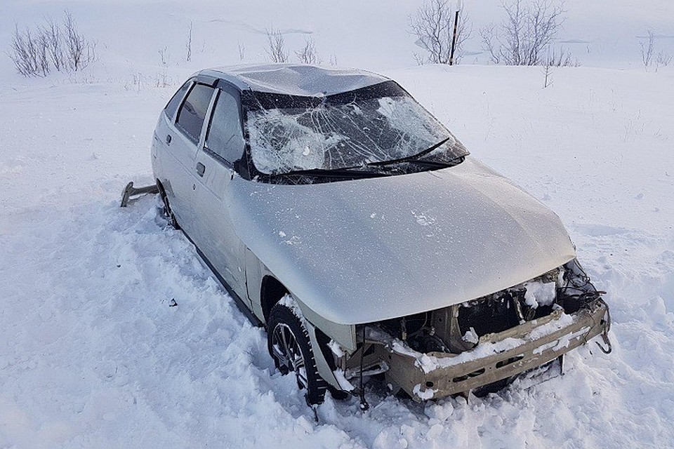 На трассе Сургут-Салехард ВАЗ вылетел в кювет Фото: Госавтоинспекция Ямала
