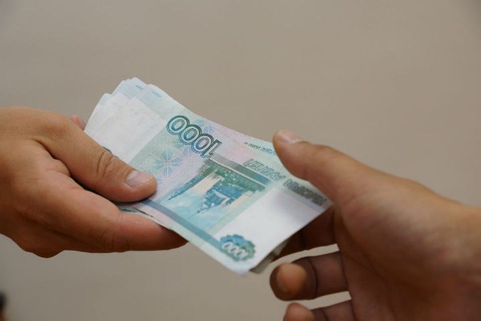 Дедушка пустил мошенника в квартиру и показал гостю свои накопления