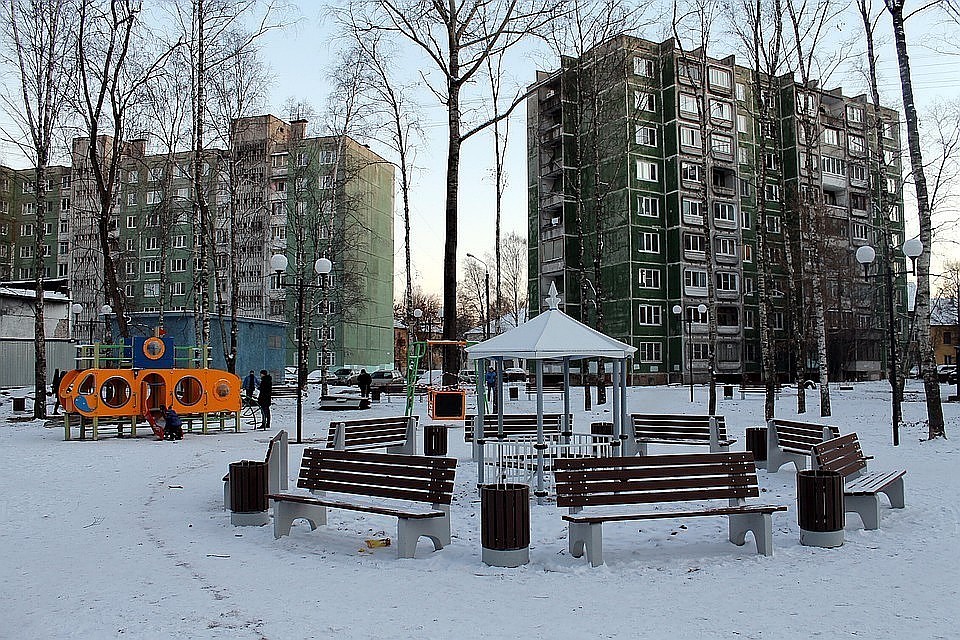В прошлом году в Твери благодаря проекту «Формирование комфортной городской среды» установили новую площадку для отдыха на улице Артюхиной. Фото: администрация Твери
