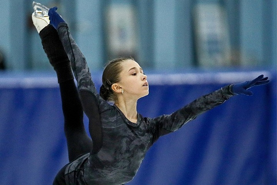 Камила Валиева - одна из главных претенденток на победу в первенстве России по фигурному катанию среди юниоров 2020 в Саранске. Фото: Сергей Бобылев/ТАСС