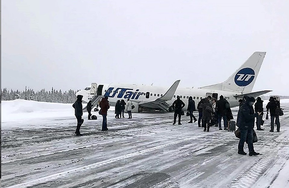 СК возбудил уголовное дело по факту жёсткой посадки самолета в Усинске. Фото: "Усинск Онлайн"/ТАСС
