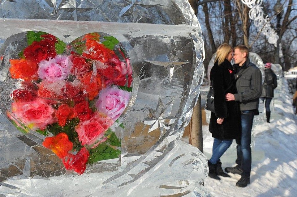 "Розовыми слюнями" называют жители сурового Челябинска романтический праздник.