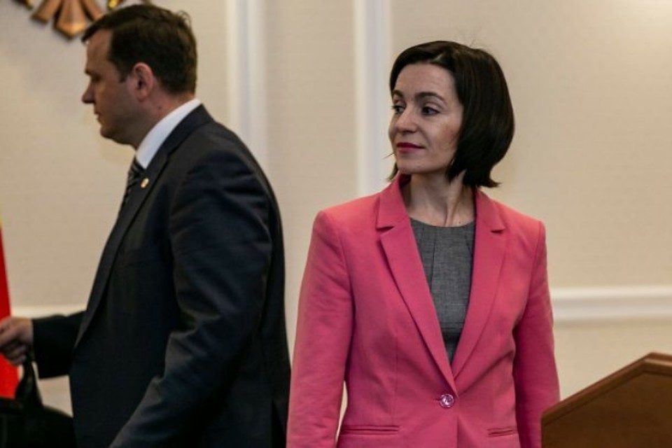 Санду и Нэстасе отвернулись друг от друга. Фото publika.md