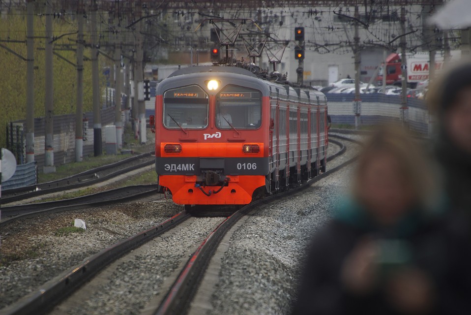 Влюбленные устроили "дуэль" на железнодорожных путях в Ленобласти