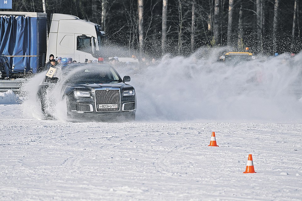 Российский лимузин Aurus проекта «Кортеж» впервые на скоростной трассе автополигона Гаража особого назначения ФСО России в Подмосковье. Фото: Михаил ВОСКРЕСЕНСКИЙ/РИА Новости