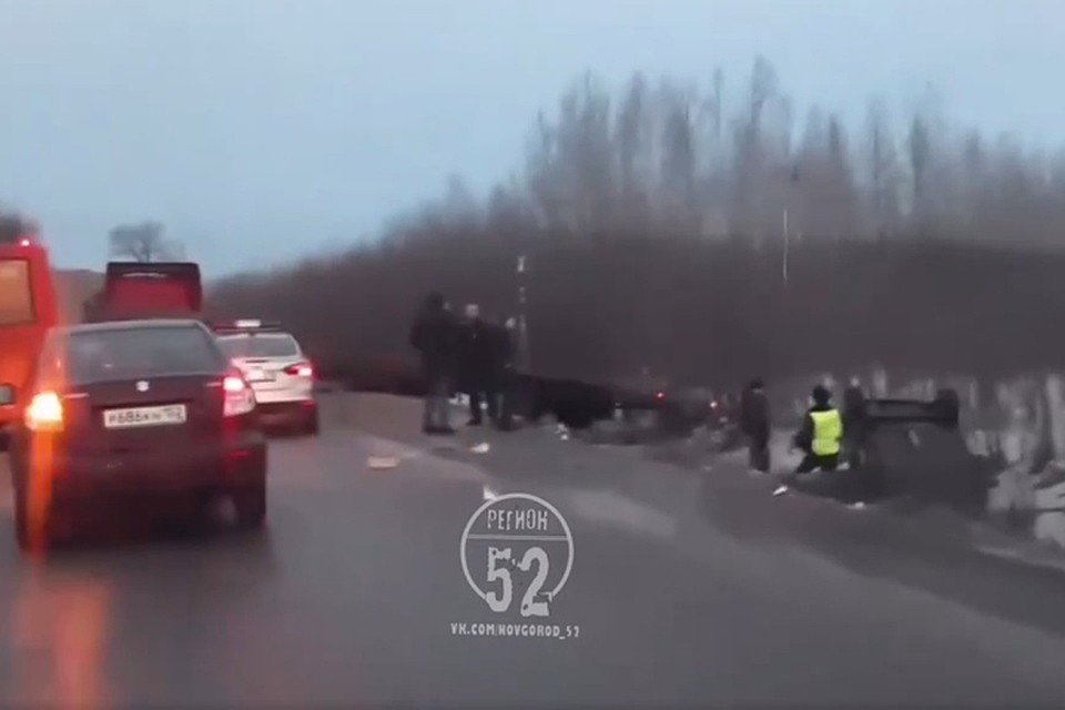 Иномарка перевернулась на автодороге Нижний Новгород – Доскино. ФОТО: Группа "Регион-52"