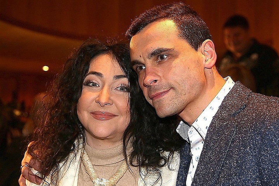 Большинство подписчиков поддержали тренера, заметив, что с этим скандальным разводом Лолита перегнула палку, заставив людей от нее отвернуться