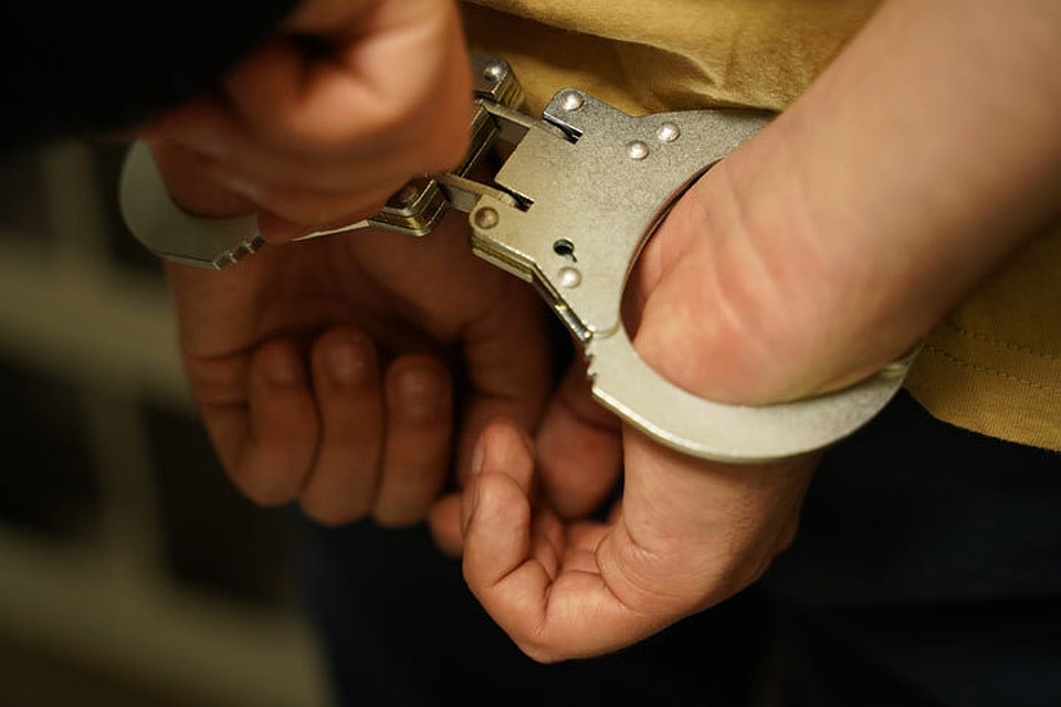Подозреваемых задержали при получении части денег.