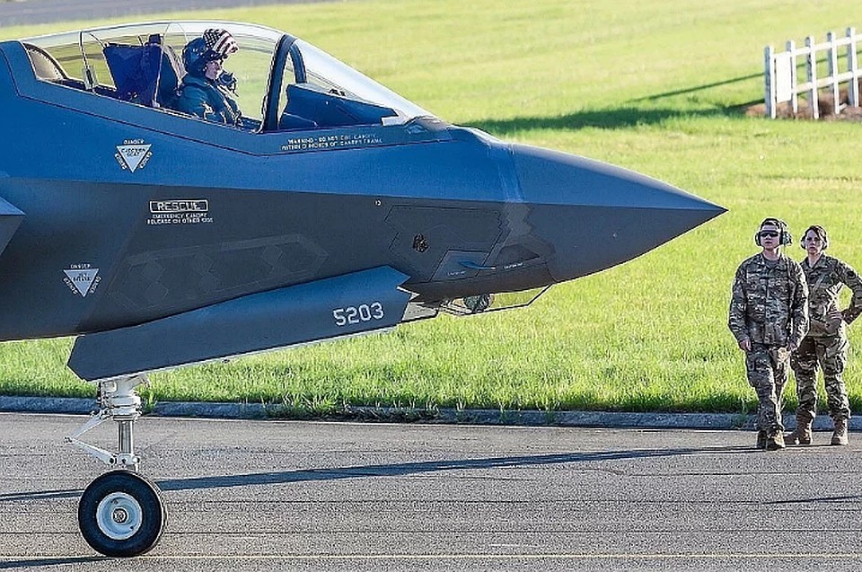 В США назвали преимущества российского Су-35 перед американским F-15EX