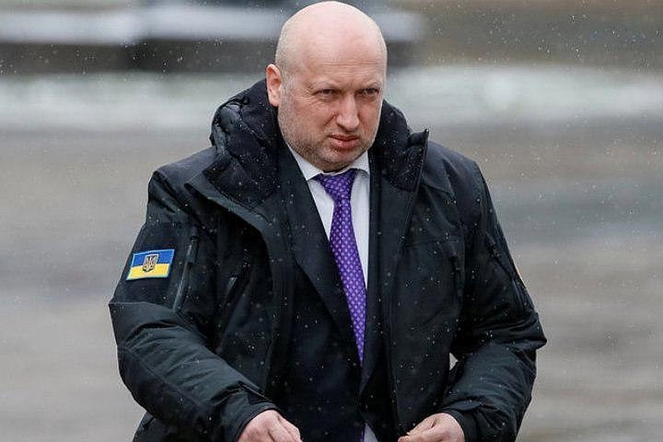 Турчинов рассказал, что сам настаивал в 2014 году на введении военного положения, однако ему не оказали поддержки в преддверии выборов президента