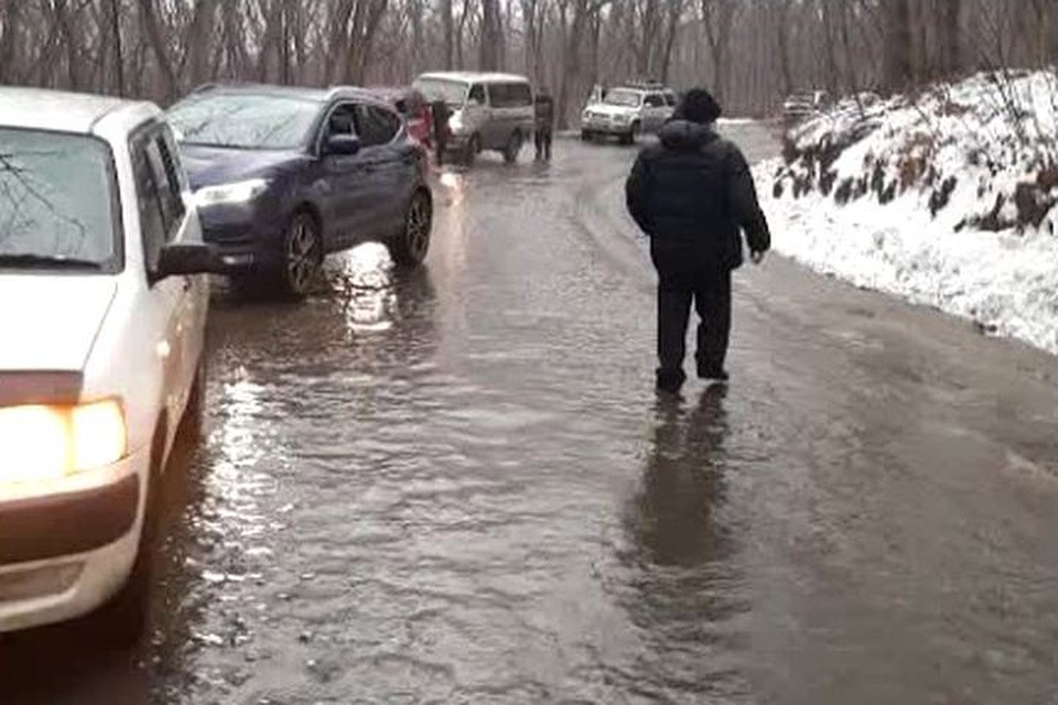 Дорогу сковал гололед.Фото: screenshot видео