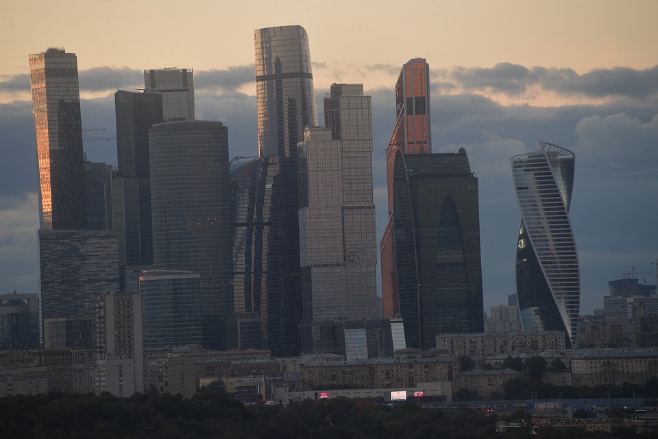 В Москва-Сити произошло обрушение части стеклянной конструкции