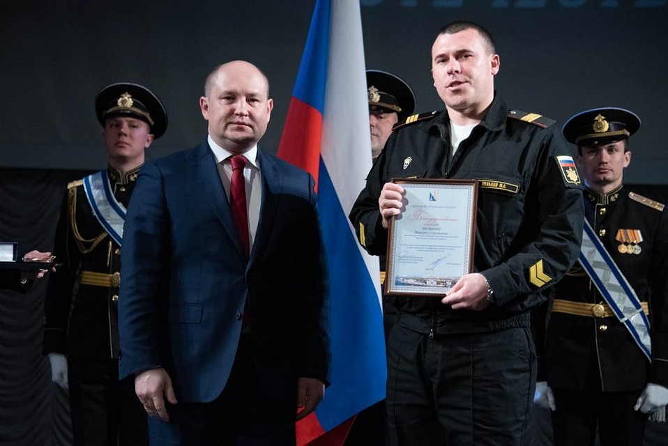 Михаил Развожаев поздравил военнослужащих с 23 февраля. Фото: sev.gov.ru