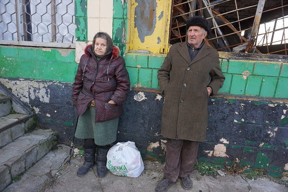Для стариков Донбасса эти поездки давно превратились в ад, даже без всяких нововведений.