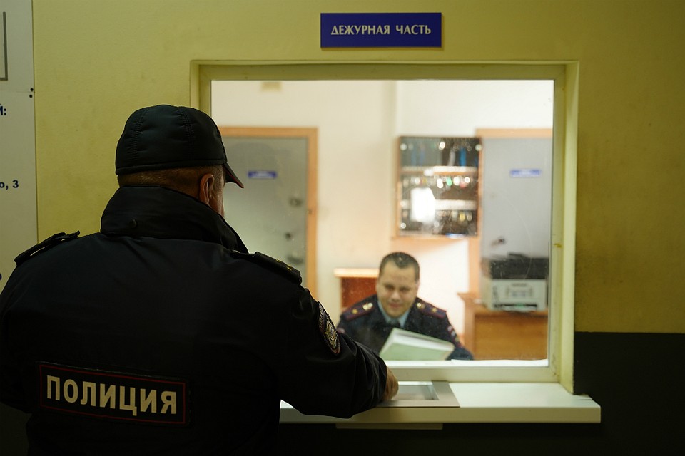 Из-за ложного доноса мужчина помешал работе сотрудникам полиции.