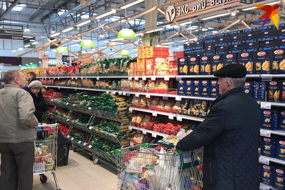 Утром 18 марта полки в магазинах были полны продуктов