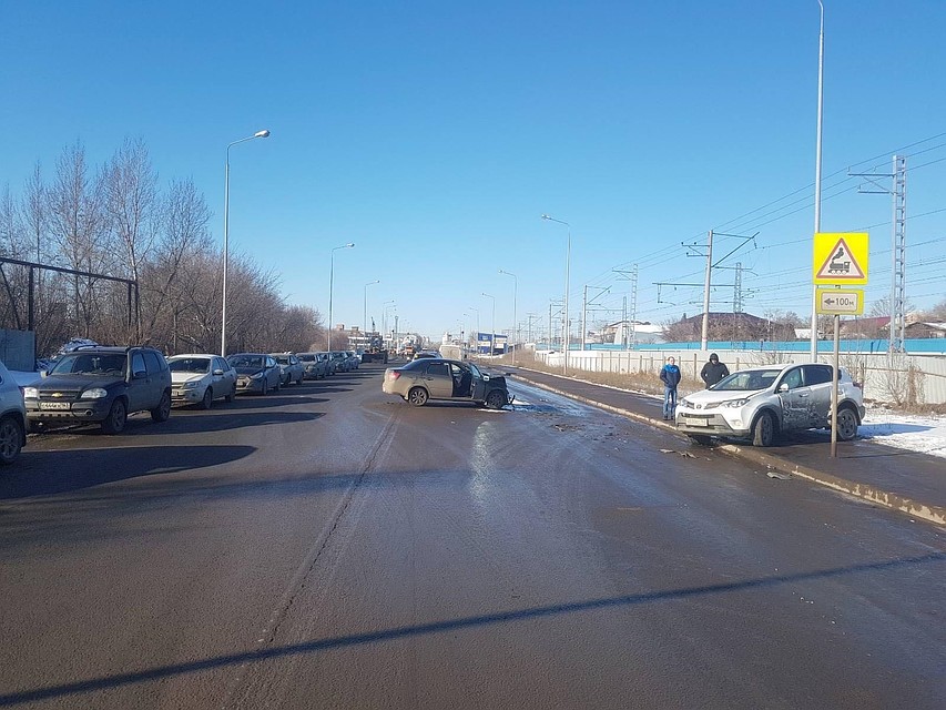 Сотрудники ГИБДД устанавливают все детали случившегося