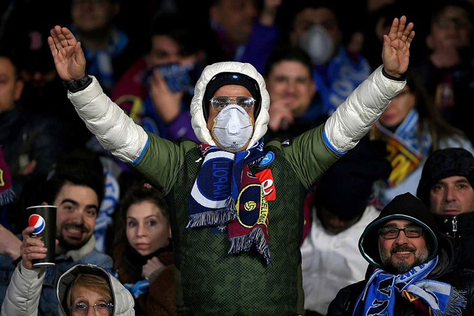Как болеть за свою команду, чтобы не заболеть коронавирусом? Фото: Francesco Pecoraro/Getty Images