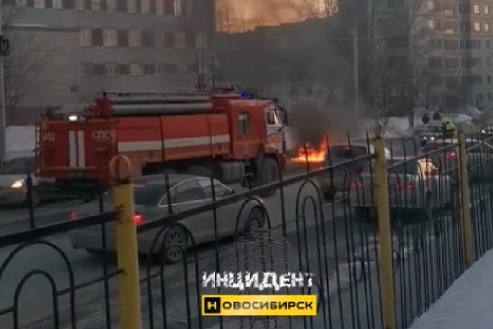 Пожарные быстро приехали на вызов. Фото: стоп-кадр