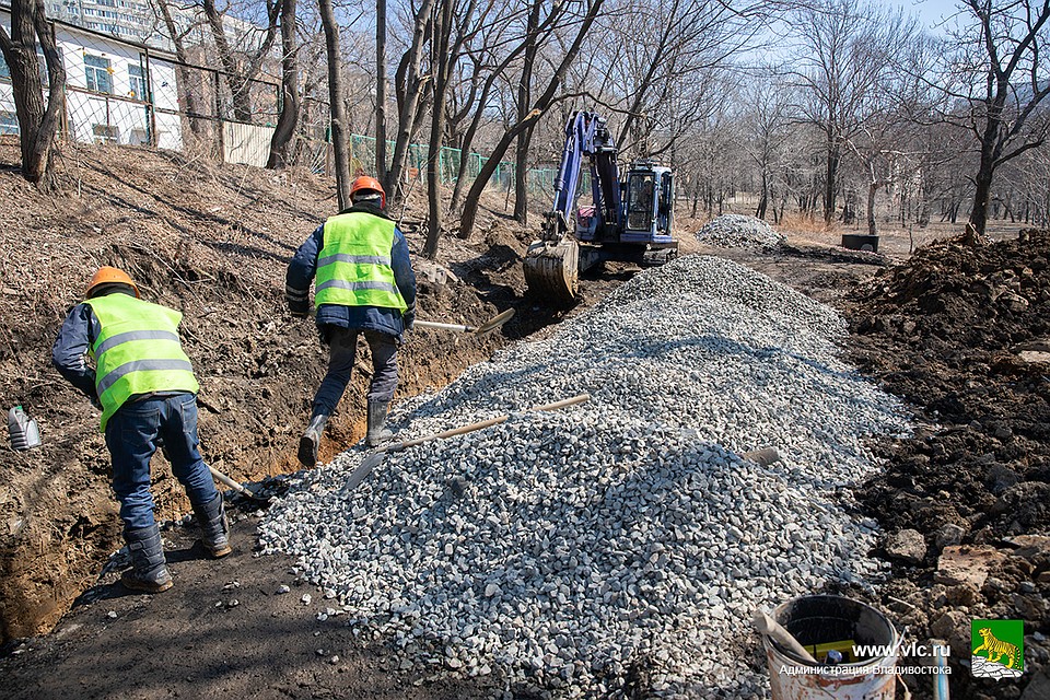 Работу в Мингородке начала подрядная компания «Капитал». Фото: Анастасия КОТЛЯРОВА