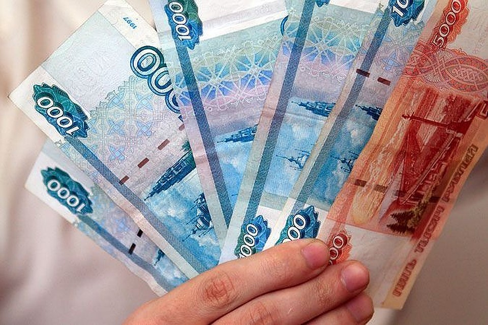 При этом реальная зарплата за год выросла всего на 4,9%.