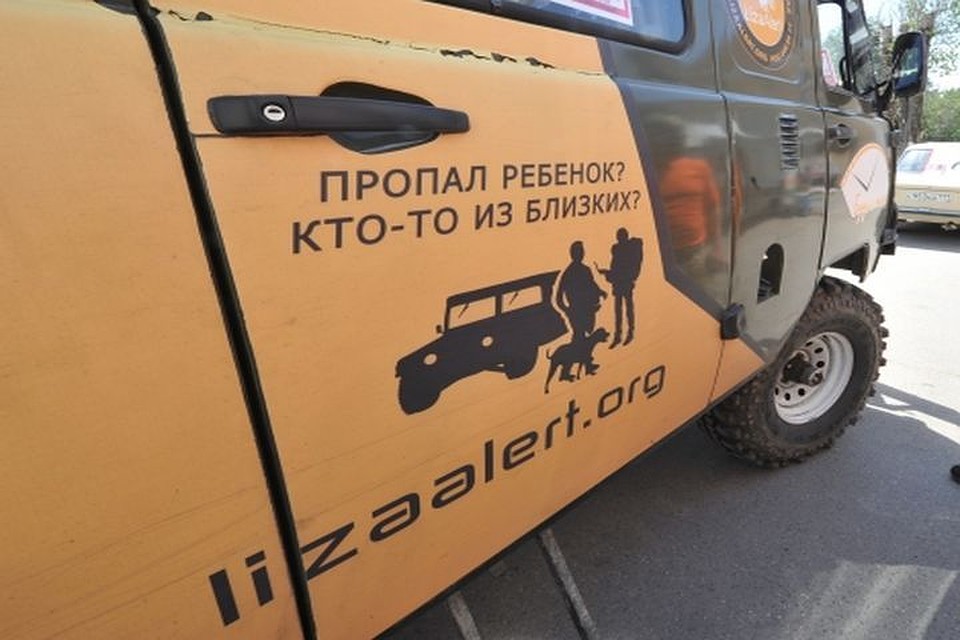 Двое молодых людей, заблудившихся в лесу в Калининском районе, были найдены живыми.