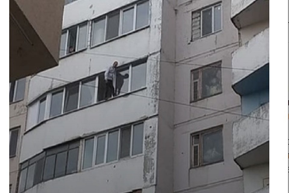 Неадеквата удалось снять живым и здоровым (Фото: соцсети).