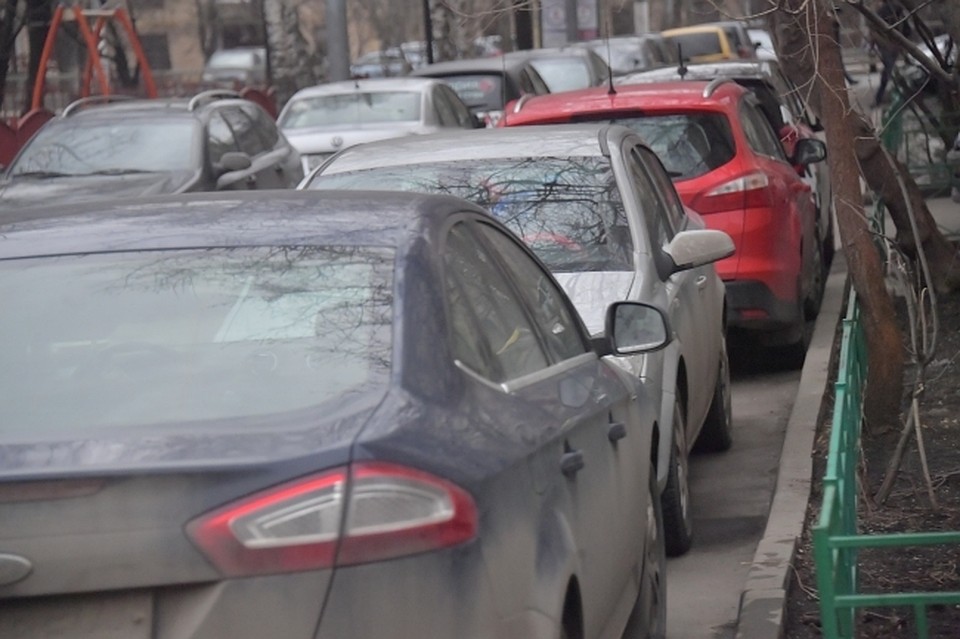 Власти просят убрать автомобили во дворы. но хватит ли всем места?