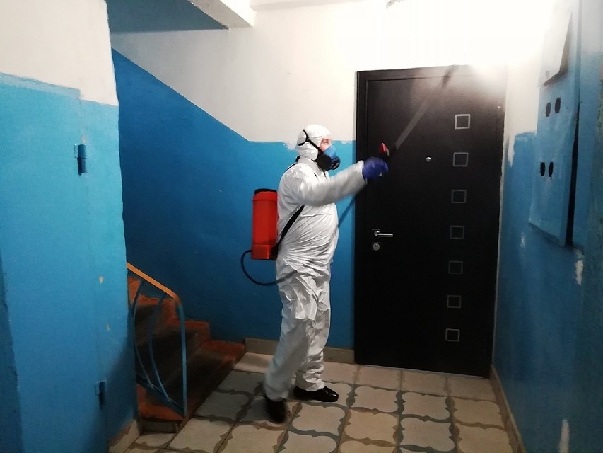 Места общего пользования обрабатывают специальными растворами