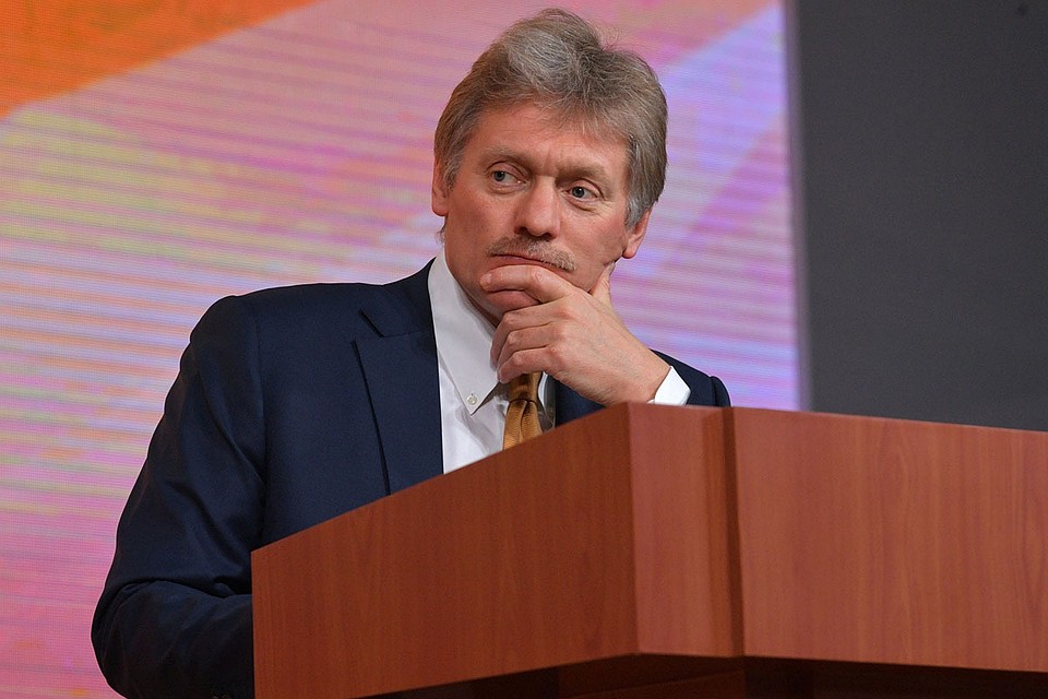 Пресс-секретарь президента Дмитрий Песков поспешил успокоить общественность после появления информации о том, что у главного врача клиники в Коммунарке Дениса Проценко выявлен коронавирус.