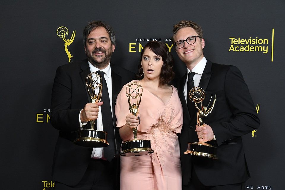 В 2019 Адам Шлезингер был награждён Эмми за музыку к сериалу "Чокнутая бывшая", которую он написал в соавторстве с Рейчел Блум и Джеком Долдженом